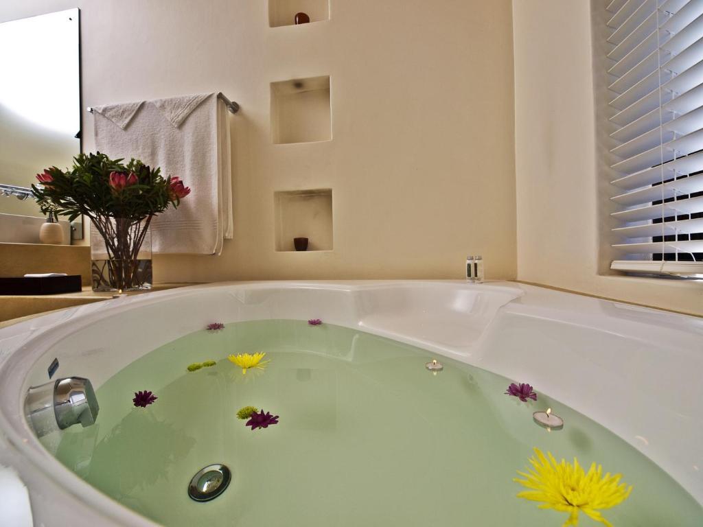 Lodge On The Lake And Wellness Spa Wilderness Phòng bức ảnh