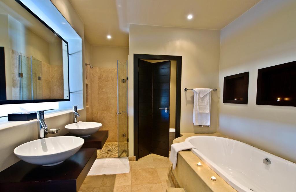Lodge On The Lake And Wellness Spa Wilderness Phòng bức ảnh