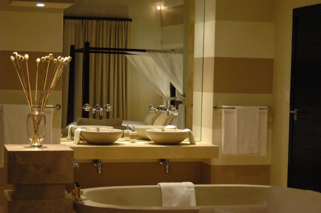Lodge On The Lake And Wellness Spa Wilderness Phòng bức ảnh