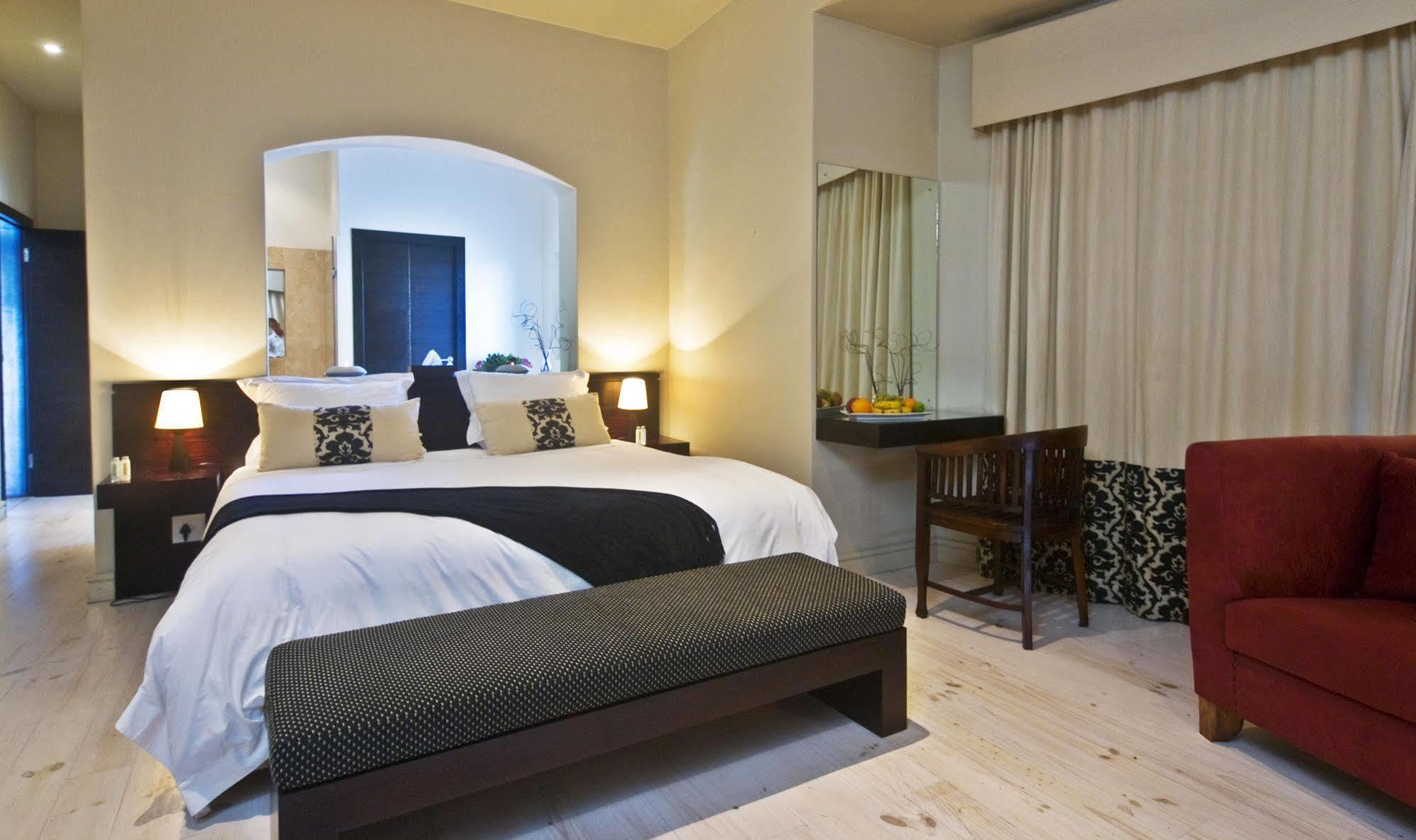 Lodge On The Lake And Wellness Spa Wilderness Ngoại thất bức ảnh
